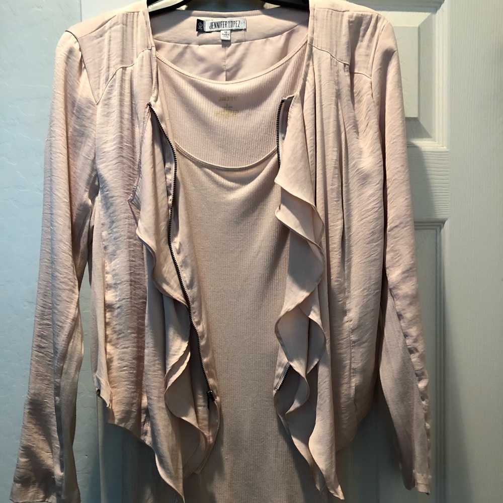 Jennifer Lopez casual silk Capri suit
